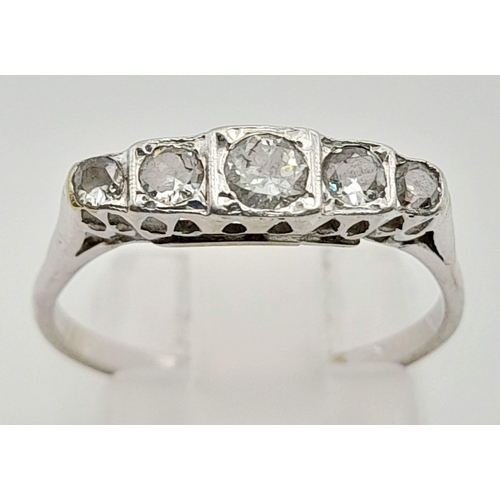 564 - 18K WHITE GOLD VINTAGE 5 STONE RING.  0.45CT DIAMOND. TOTAL WEIGHT 2.32G. SIZE N