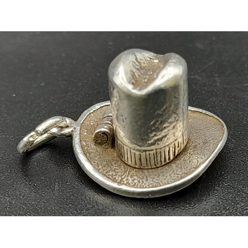 1003 - 3 X STERLING SILVER WESTERN THEMED CHARMS COWBOY HAT THAT OPENS TO REVEAL RODEO, BARRELL & GUN 9.4G