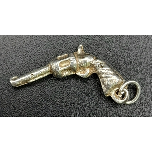 1003 - 3 X STERLING SILVER WESTERN THEMED CHARMS COWBOY HAT THAT OPENS TO REVEAL RODEO, BARRELL & GUN 9.4G