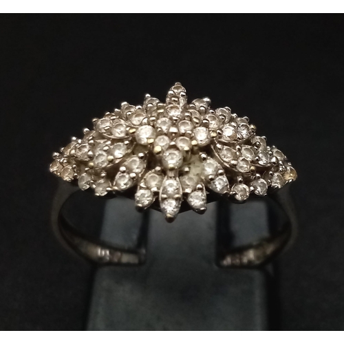 1101 - 18K WHITE GOLD DIAMOND CLUSTER RING. TOTAL WEIGHT 2.3G SIZE M