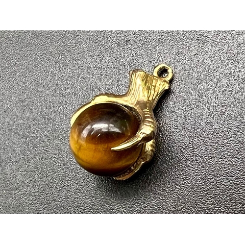 1109 - 9K TIGERS EYE SET CLAW CHARM / PENDANT 2.8G