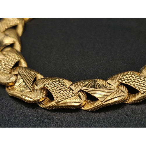 385 - A quality 22 K yellow gold fancy link chain bracelet. Length: 21 cm, weight: 18.7 g. REF: 01012280