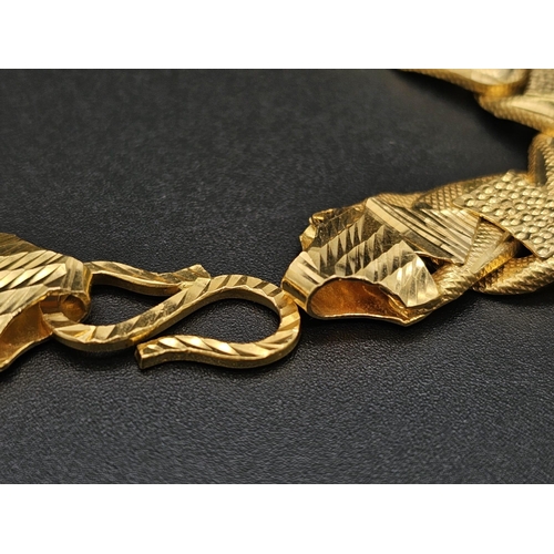 385 - A quality 22 K yellow gold fancy link chain bracelet. Length: 21 cm, weight: 18.7 g. REF: 01012280