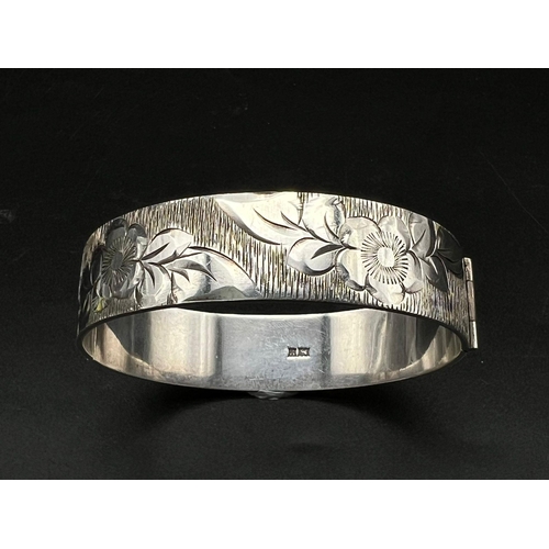 393 - STERLING SILVER ENGRAVED PATTERNED BANGLE 35.4G