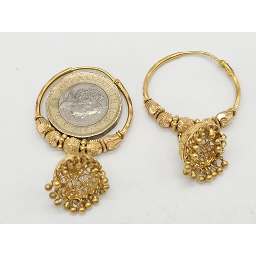 749 - Withdrawn
Two 22 K yellow gold bangles and a pair of earrings, Total weight: 53 g. REF: 01012344