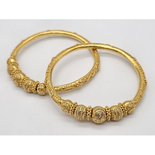 749 - Withdrawn
Two 22 K yellow gold bangles and a pair of earrings, Total weight: 53 g. REF: 01012344