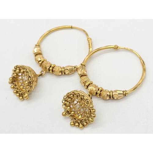 749 - Withdrawn
Two 22 K yellow gold bangles and a pair of earrings, Total weight: 53 g. REF: 01012344