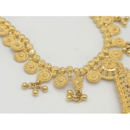 811 - A yellow gold mixed lot consisting of: 
22 K chain and six necklaces A/F
21 K bracelet and ring (siz... 