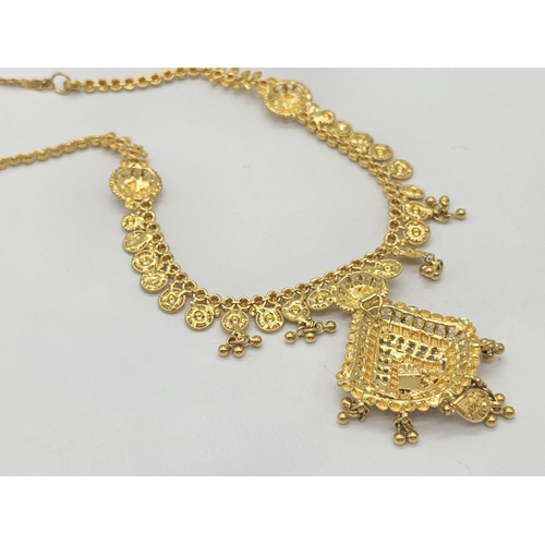 811 - A yellow gold mixed lot consisting of: 
22 K chain and six necklaces A/F
21 K bracelet and ring (siz... 