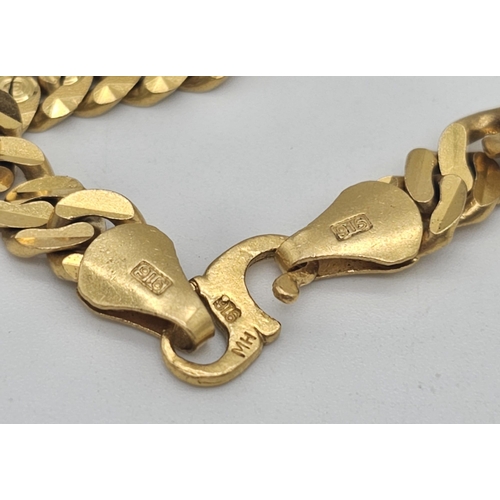 811 - A yellow gold mixed lot consisting of: 
22 K chain and six necklaces A/F
21 K bracelet and ring (siz... 