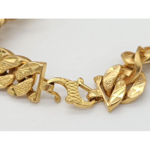 811 - A yellow gold mixed lot consisting of: 
22 K chain and six necklaces A/F
21 K bracelet and ring (siz... 