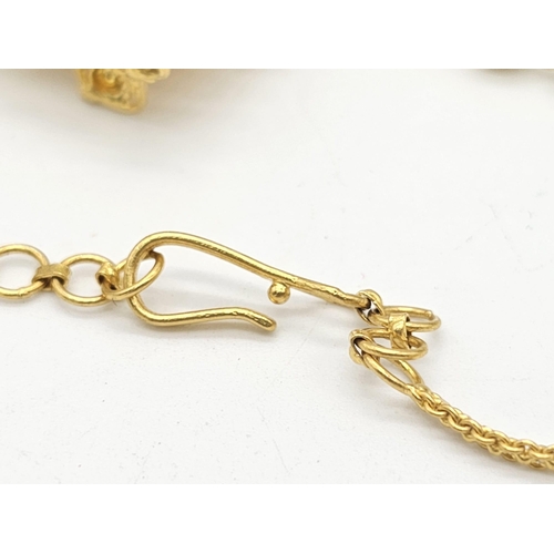 811 - A yellow gold mixed lot consisting of: 
22 K chain and six necklaces A/F
21 K bracelet and ring (siz... 