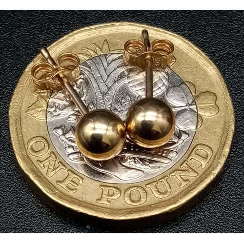 864 - 9K YELLOW GOLD BALL STUDS 0.4G