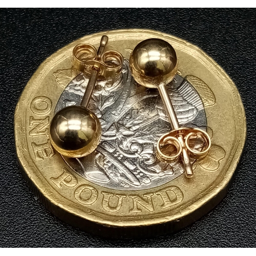 864 - 9K YELLOW GOLD BALL STUDS 0.4G