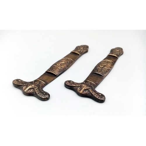 1373 - Two (pair) American Civil War Brass Bowie Knife Handles.
14cm.