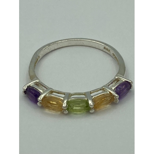 671 - Beautiful Vintage SILVER GEMSTONE SET RING having AMETHYST ,TOPAZ, PERIDOT etc mounted to top. Compl... 