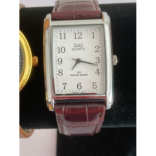 841 - 3 x Gentlemans quality quartz wristwatches,To include a LORIS DAY/DATE and a Q&Q Square face. All wa... 