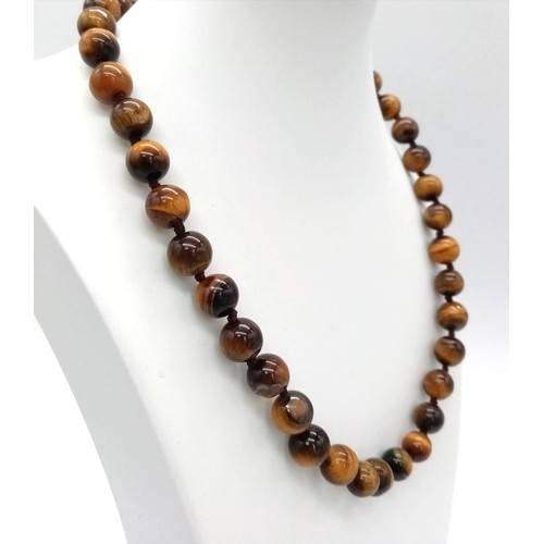 1061 - A Tigers Eye Beaded Necklace. 8mm beads. 44cm