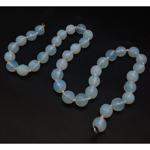 1394 - A Moonstone Bead Necklace. 10mm beads. 42cm length