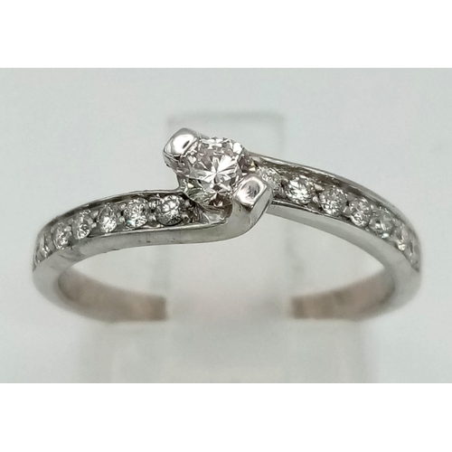 185 - 9K WHITE GOLD DIAMOND SOLITAIRE TWIST RING WITH DIAMOND SHOULDERS.  0.32CT DIAMOND. TOTAL WEIGHT  2G... 