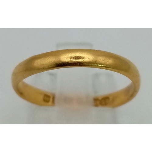 249 - A Vintage 22k Yellow Gold Band Ring. Full UK hallmarks. Size Q. 3g