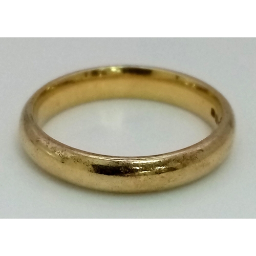 820 - A Vintage 18K Yellow Gold Band Ring. Full UK hallmarks. 
Size Q. 5.9g