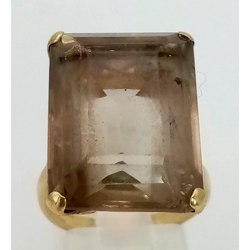 956 - A Vintage 9K Yellow Gold Smoky Quartz Ring. 20ct rectangular smoky quartz. Size M 1/2. 9g total weig... 