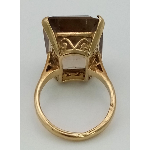 956 - A Vintage 9K Yellow Gold Smoky Quartz Ring. 20ct rectangular smoky quartz. Size M 1/2. 9g total weig... 