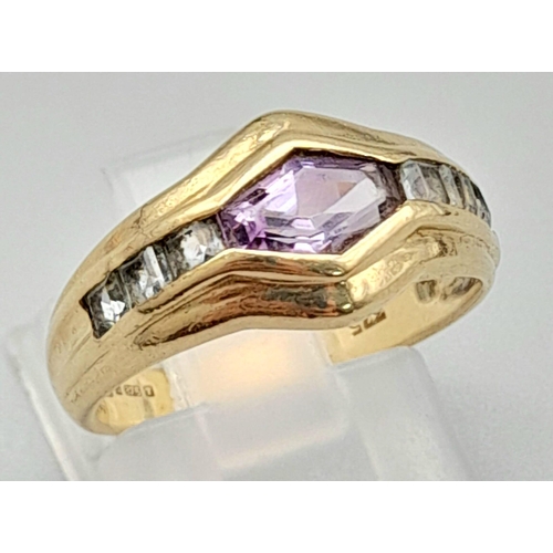 1371 - A Vintage 9K Yellow Gold, Amethyst and Peridot Ring. Central amethyst with small peridots either sid... 