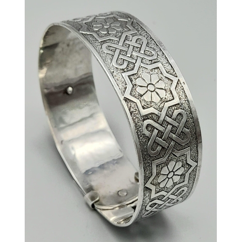 1501 - A Vintage Silver Bangle. Belt buckle (adjustable) shape with alternating pattern decoration. 27.5g