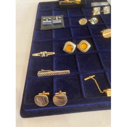 510 - Vintage Collection of Gentlemans cufflinks and tie clips,to include gift box and stone set etc. Plea... 