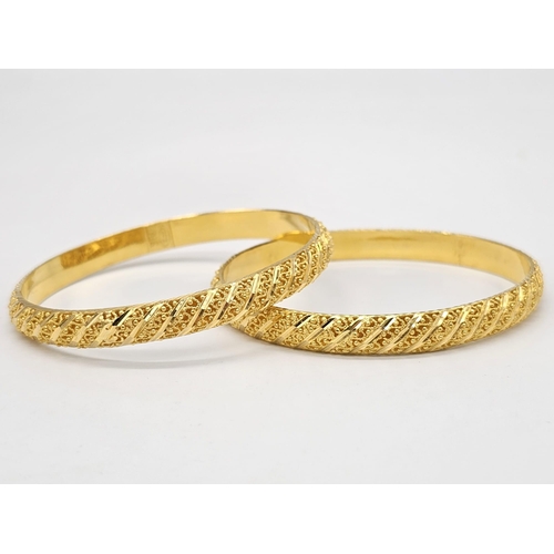 539 - A yellow gold mixed lot consisting of:
22 K eight bangles, one open bangle, one chain, one ring and ... 