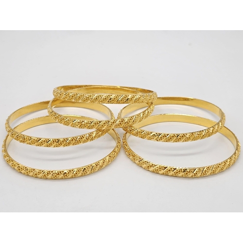 539 - A yellow gold mixed lot consisting of:
22 K eight bangles, one open bangle, one chain, one ring and ... 