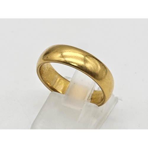 539 - A yellow gold mixed lot consisting of:
22 K eight bangles, one open bangle, one chain, one ring and ... 