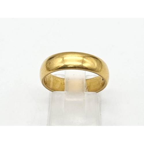 539 - A yellow gold mixed lot consisting of:
22 K eight bangles, one open bangle, one chain, one ring and ... 