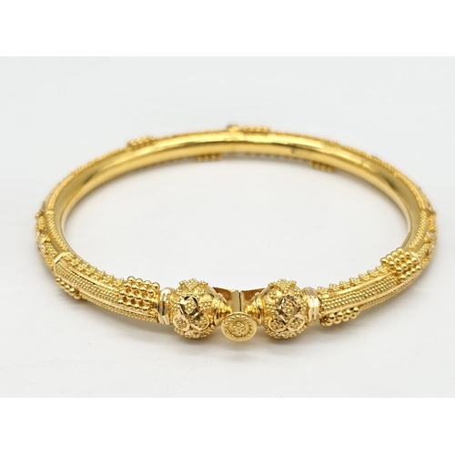 539 - A yellow gold mixed lot consisting of:
22 K eight bangles, one open bangle, one chain, one ring and ... 