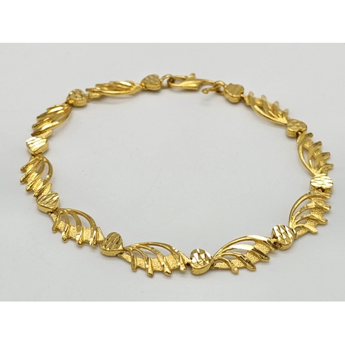 539 - A yellow gold mixed lot consisting of:
22 K eight bangles, one open bangle, one chain, one ring and ... 