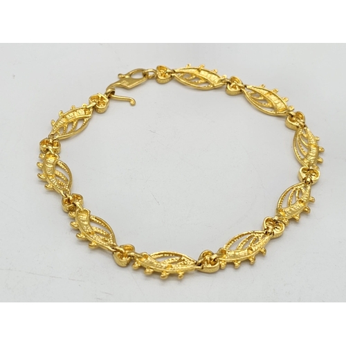 539 - A yellow gold mixed lot consisting of:
22 K eight bangles, one open bangle, one chain, one ring and ... 