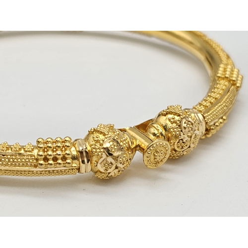 539 - A yellow gold mixed lot consisting of:
22 K eight bangles, one open bangle, one chain, one ring and ... 