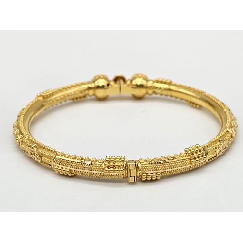 539 - A yellow gold mixed lot consisting of:
22 K eight bangles, one open bangle, one chain, one ring and ... 