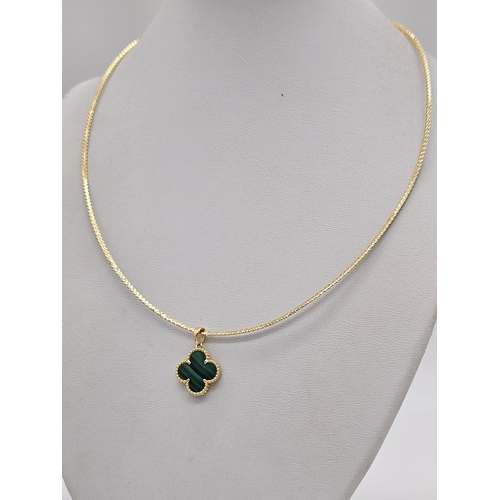 691 - A mixed lot consisting of:
18 k yellow gold Two necklaces, one chain necklace with pendant and two p... 