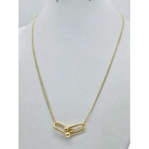 691 - A mixed lot consisting of:
18 k yellow gold Two necklaces, one chain necklace with pendant and two p... 