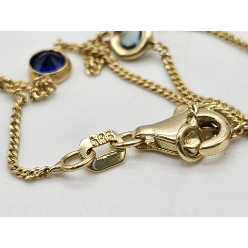 691 - A mixed lot consisting of:
18 k yellow gold Two necklaces, one chain necklace with pendant and two p... 