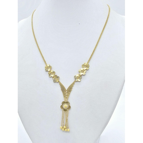 790 - A yellow gold mixed lot consisting of: 
21 K bracelet, necklace, chain and bangle A/F
20 K necklace ... 