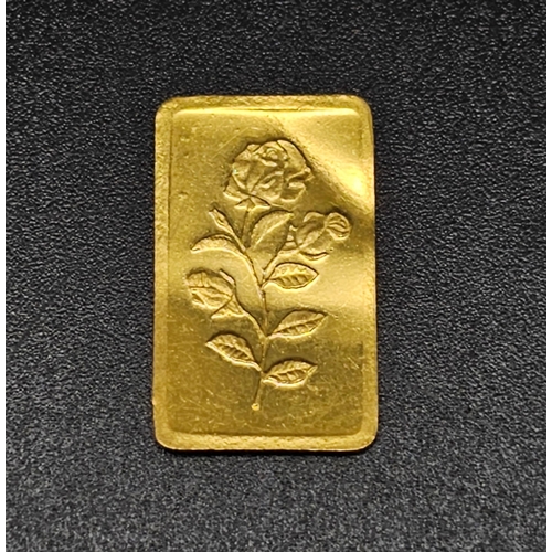 797 - A yellow gold mixed lot consisting of: 
24 K gold bar (weight: 2.5 g)
22 K Chain with pendant
18 K  ... 