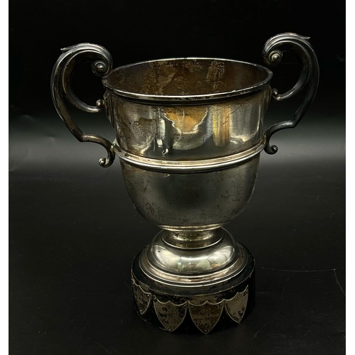 1062 - A 1950'S SOLID SILVER TROPHY CUP FROM THE ROBIN HOOD SPORTS CLUB STANDING 20cms HIGH AND WEIGHING 39... 