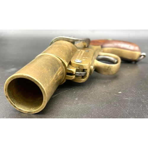 1271 - Brass Webley and Scott Signal MK11 4ich WW1 Flare Pistol. Comes with Deactivation Certificate.