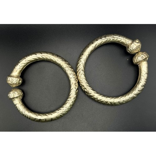 1516 - A Pair of Vintage White Metal Arm-Bands. 8cm inner diameter.