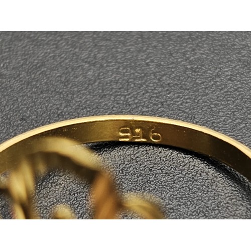 733 - Withdrawn
A yellow gold mixed lot consisting of: 
22 K Five chains, eight rings, two necklaces, two ... 