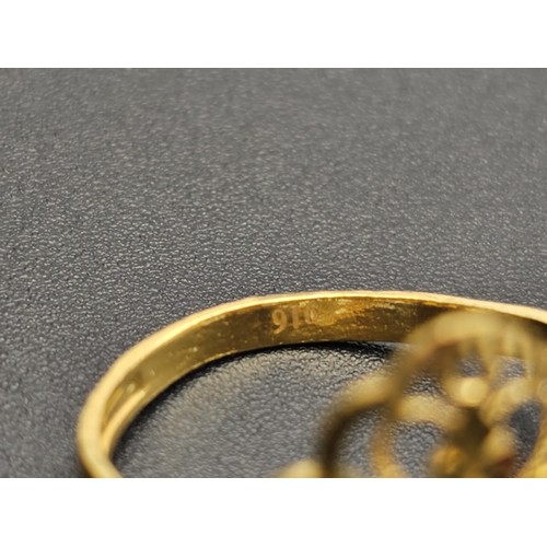 733 - Withdrawn
A yellow gold mixed lot consisting of: 
22 K Five chains, eight rings, two necklaces, two ... 